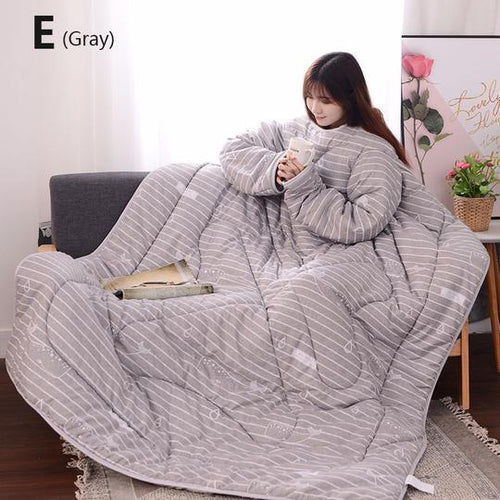 Load image into Gallery viewer, Winter Lazy Quilt with Sleeves
